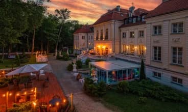 Hotel Pałac Alexandrinum to luksusowy obiekt położony 13 km od granic Warszawy