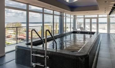 W aparthotelu do dyspozycji gości jest kryty basen