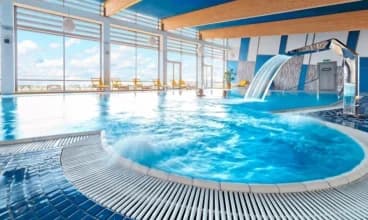 Hotel Słoneczny Zdrój posiada wewnętrzny basen z jacuzzi