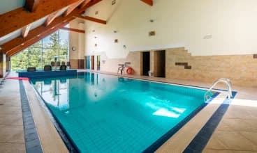 Kompleks posiada strefę SPA i Wellness oraz strefę leczniczą i bazę zabiegową