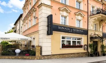 Hotel Sonata mieści się w centrum Dusznik-Zdroju