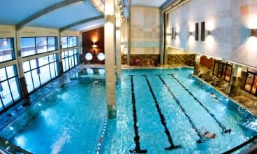 Luksusowy hotel jest bezpośrednio połączony z kompleksem Basenów Mineralnych