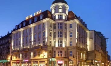 Hotel Piast** położony jest we  Wrocławiu