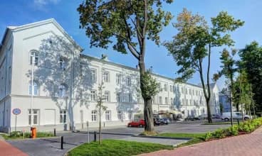 Hotel położony jest w centrum Góry Kalwarii