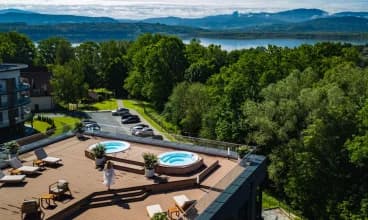 Jacuzzi na dachu mają wspaniałe widoki na góry
