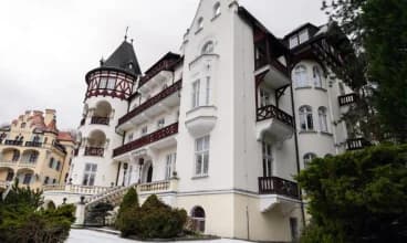 Obiekt znajduje się w prestiżowej dzielnicy mieszkaniowej Karlowych Warów