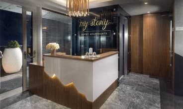 Wnętrza apartamentowca są utrzymane w eleganckim stylu
