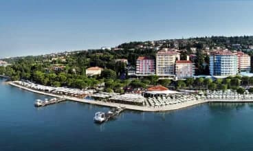 Kompleksowo odnowiony Hotel Riviera mieści się przy plaży i promenadzie