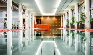 Niewątpliwą atrakcją hotelowego Aquacenter jest pełnowymiarowy basen pływacki