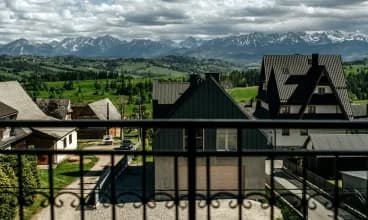 Z okien pokoi można podziwiać niezapomniany widok na Tatry