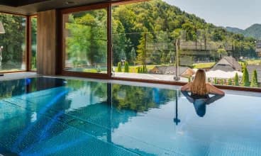 Basen z panoramicznym widokiem na Małe Pieniny mieści się w obiekcie Residence