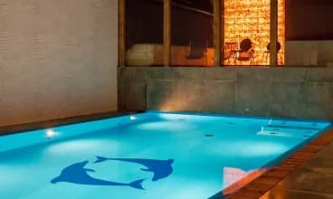 Nowoczesny Hotel Amber Port posiada kameralny basen z przeciwprądem