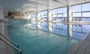 Hotel Histrion**** jest atrakcyjnie położony nad brzegiem Adriatyku
