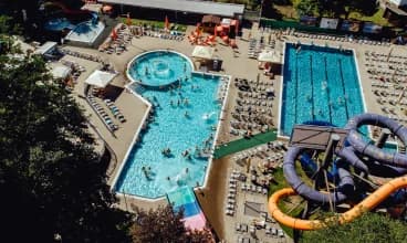 Goście apartamentów mają dostęp do aquaparku z wodą termalną