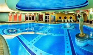 Kryty basen stanowi serce Spa Papuga Park Hotel