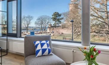 Apartamenty z widokiem na morze posiadają panoramiczne okna