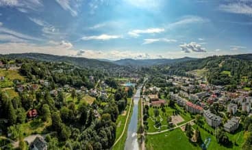DW Beskidy jest położony w miejscowości Wisła w Beskidzie Śląskim