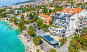 Hotel Marina**** znajduje się wprost nad Adriatykiem