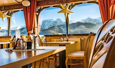 Śniadania i obiadokolacje są podawane w stylowej restauracji