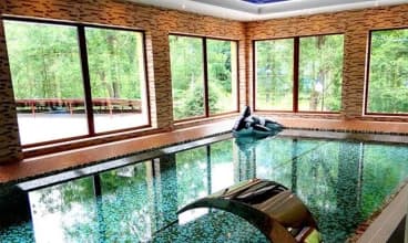 Do dyspozycji gości w strefie wellness jest m.in. kryty basen