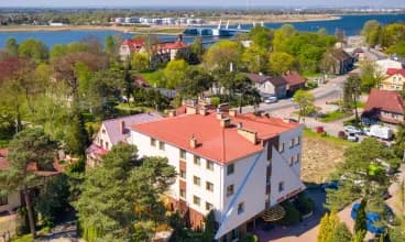 Hotel Bartan jest położony na Wyspie Sobieszewskiej