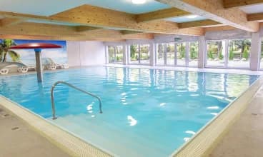 Chrobry Resort jest położony w miejscowości Pokrzywna