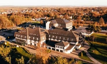 Czterogwiazdkowy hotel jest położony w sercu Jury