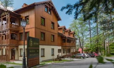 Hotel Batory jest położony w Parku Górnym, blisko największych atrakcji