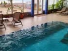 W strefie wellness jest przestronny basen pływacki, basen rekreacyjny i jacuzzi