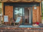 Komfortowe domki Sun Lodge wykonano z naturalnych materiałów