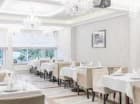 Sala restauracyjna jest jasna i przestronna