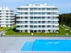 Latem goście apartamentów mogą korzystać z kompleksu basenowego z brodzikiem
