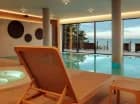 Do dyspozycji gości są też wewnętrzne i zewnętrzne jacuzzi z widokiem na Bałtyk
