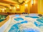 Jest tu też jacuzzi, sauna sucha i łaźnia parowa