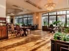 Na parterze hotelu mieści się elegancka restauracja Pod Ślimakiem