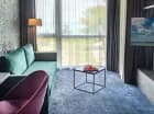 Junior suite ma wyodrębnioną część sypialną oraz dzienną