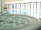 Kompleks basenowy składa się z 3 basenów i jacuzzi