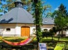 Teren wokół obiektu sprzyja wypoczynkowi