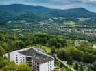 Z hotelu widać wspaniałą panoramę Beskidów i Ustronia