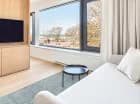 Salon apartamentu z widokiem na morze na 2. piętrze