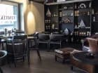 W hotelu funkcjonuje także Lobby Bar oraz stylowa winiarnia
