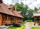 W skład kompleksu wchodzą 5 budynki w tradycyjnej architekturze regionu