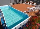 Hotel dysponuje tarasem słonecznym z sezonowym basenem