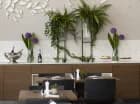 W obiekcie znajduje się sala jadalna oraz Restauracja Sowa