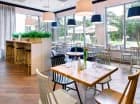 Bistro Burta jest przestronne i jasne