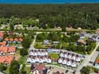 Kompleks Domki Fantazja&Spa Dębki mieści się 800 metrów od plaży