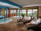 Strefa wellness składa się z basenów oraz kilku jacuzzi