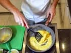 Śniadanie odbywa się w formie bufetu, można też zamówić ciepły omlet