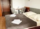 Pokoje w sanatorium także mają zestaw do parzenia kawy i herbaty