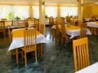 W ośrodku mieści się sala restauracyjna na 130 osób